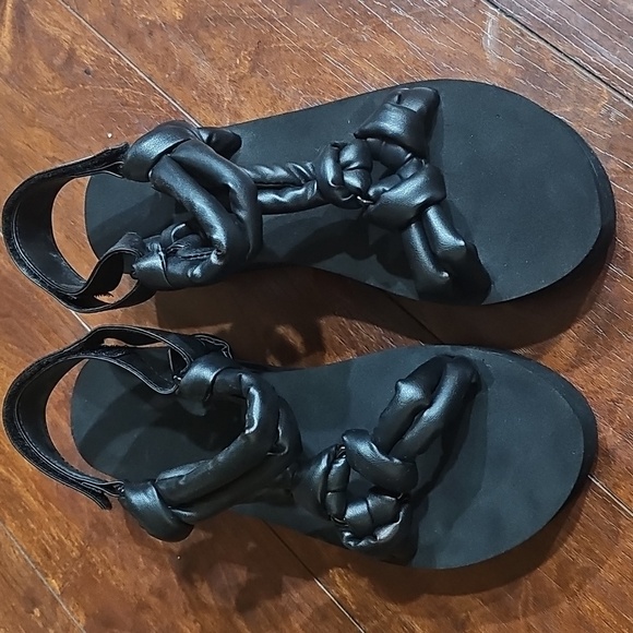 GUESS Women's Albina Wedge Sandal, black, size 9.5 M - Picture 2 of 5